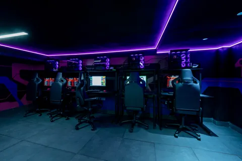 True Gamers 2 Mars — salle PC
